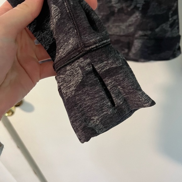 Lululemon Outrun the Elements 1/2 Zip in Incognito Camo HTR Black - Picture 10 of 12